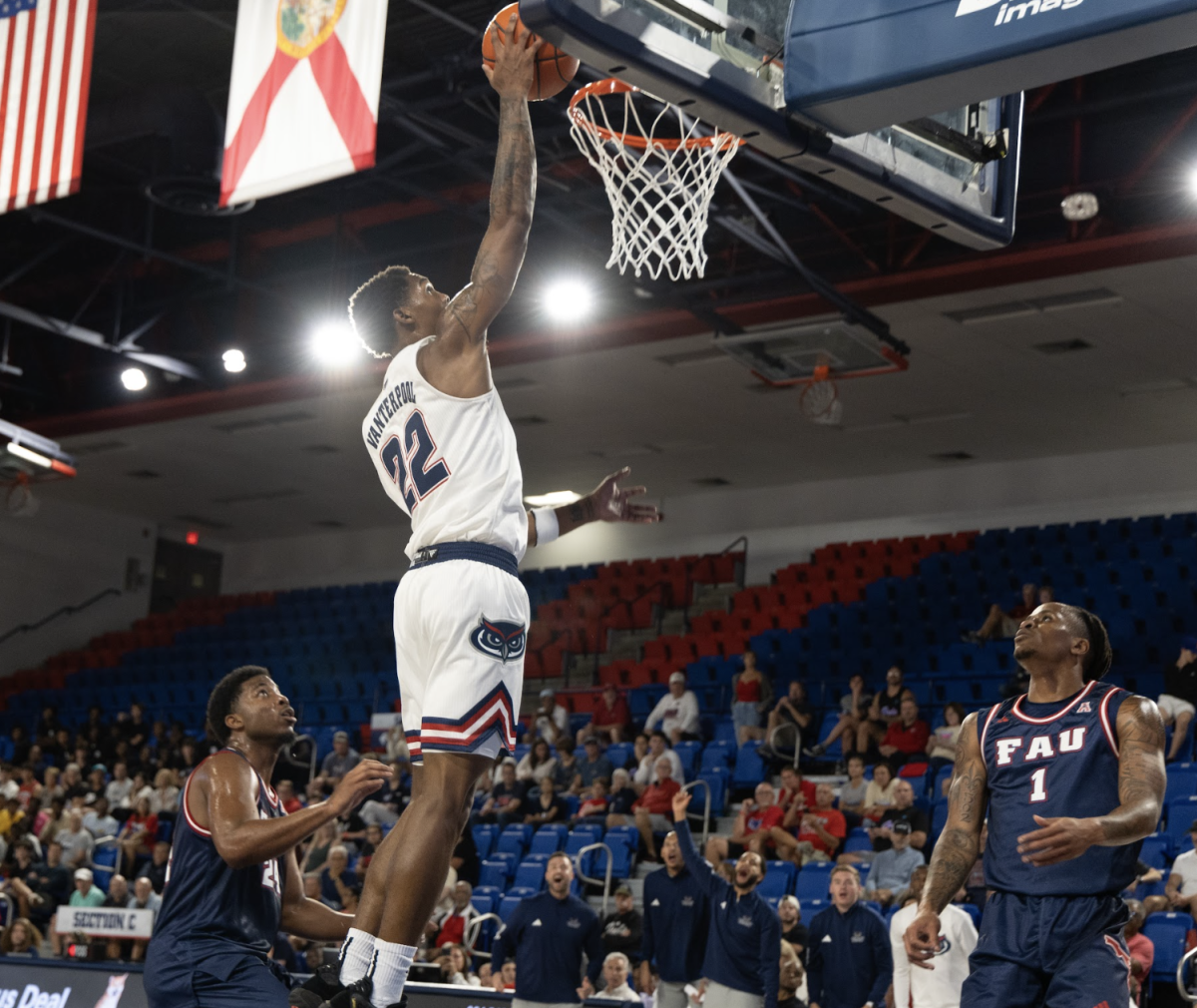 Guard Devin Vanterpool dunking during the Paradise Madness Blue and White team scrimmage on Oct. 16.